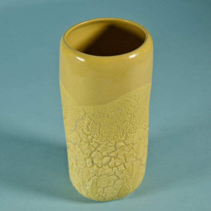 Fissure Vase sulfur yellow in ceramica- VULCA by Agus Garrigou X MENAFUECO studio